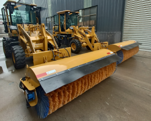 裝載機(jī)加裝推雪鏟 鏟車(chē)除雪車(chē)（價(jià)格9-12萬(wàn)）